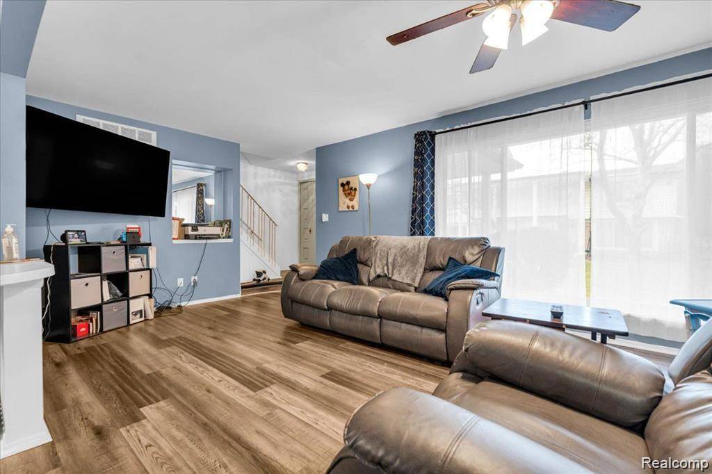 Warren, MI 48093,32806 Barclay Square