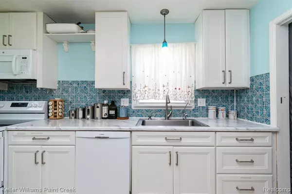 Center Line, MI 48015 1275,7359 McKinley