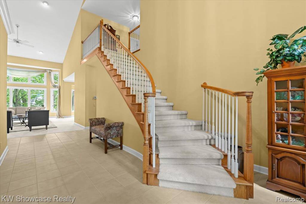 Commerce Twp, MI 48390 1233,3241 GOVERNORS Lane
