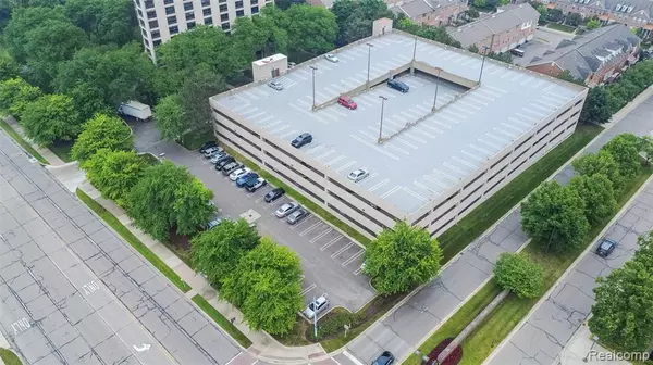 Southfield, MI 48075 1113,5000 Town Center