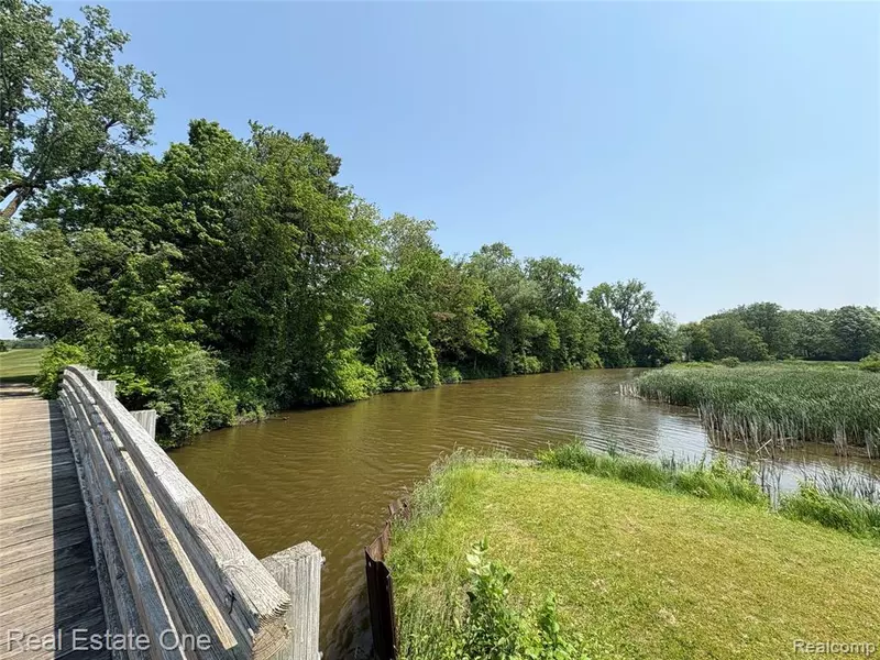 3353 Blue Lake Drive, Flint, MI 48506 2002