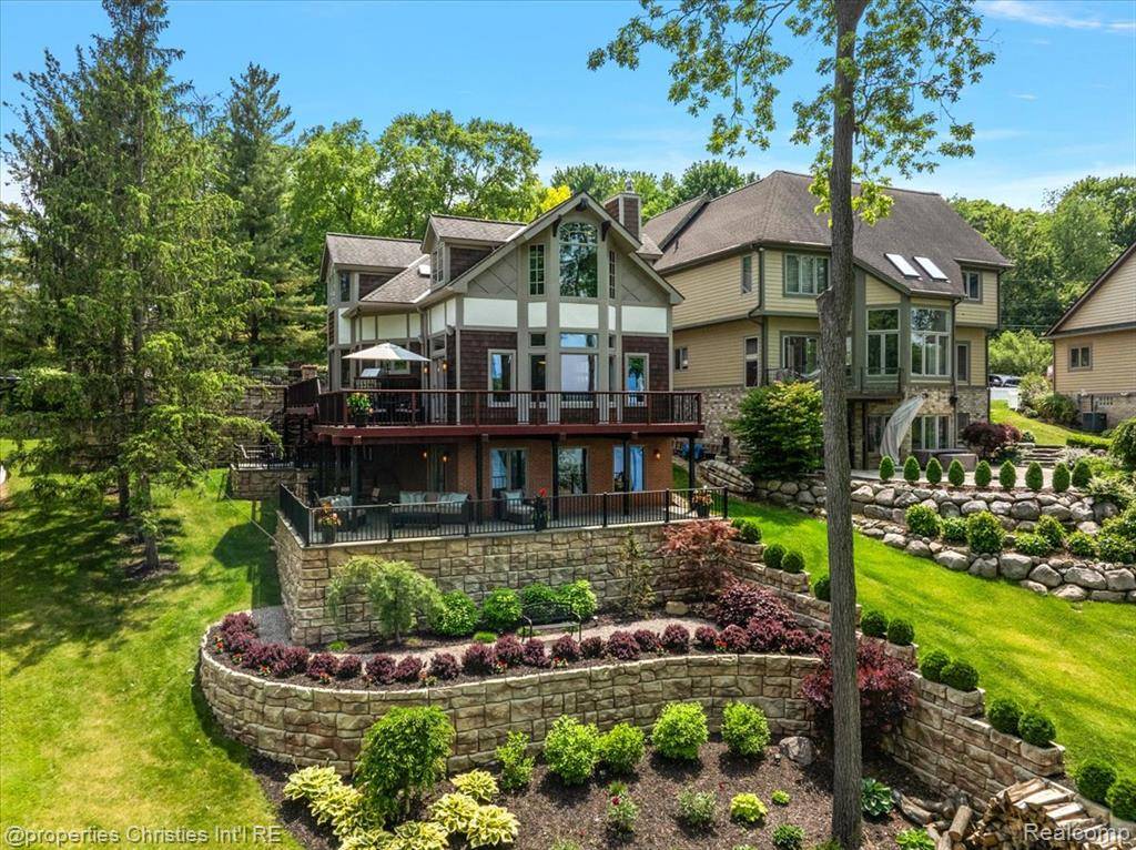 1739 Ridge Road, White Lake, MI 48383 1787