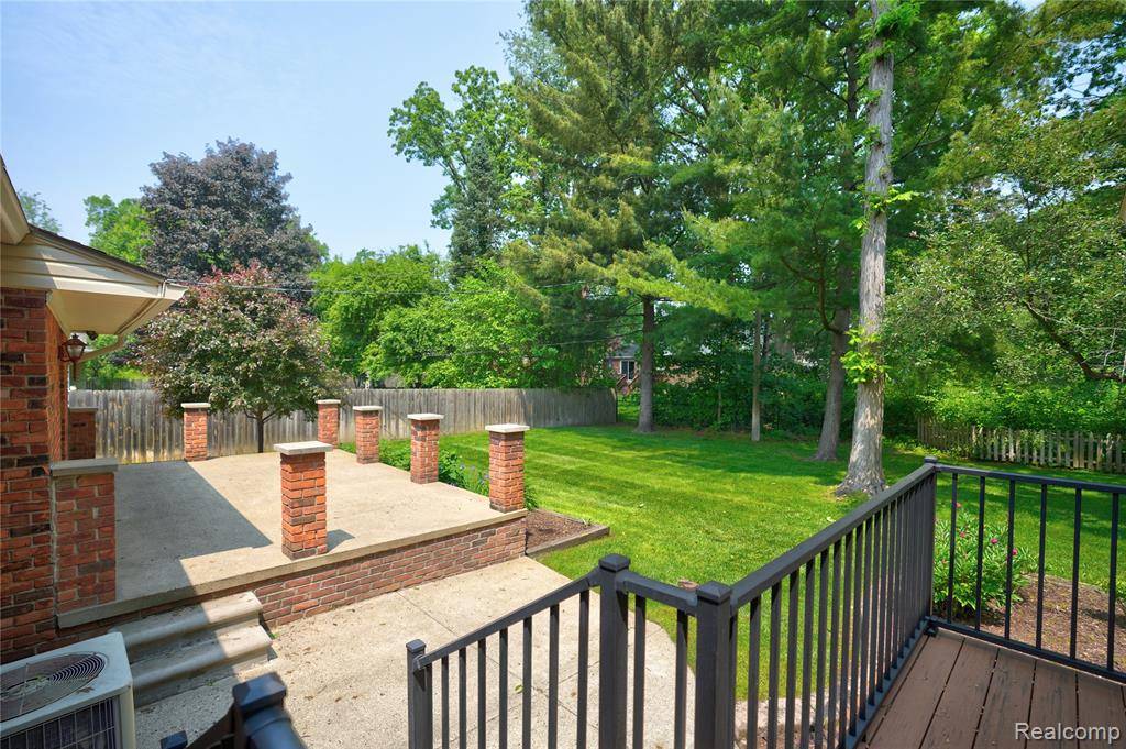 Clarkston, MI 48346 2966,5614 Warbler Drive