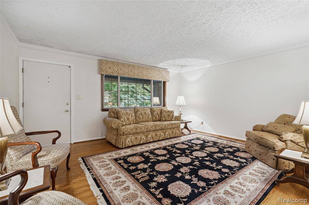 Clarkston, MI 48346 2966,5614 Warbler Drive