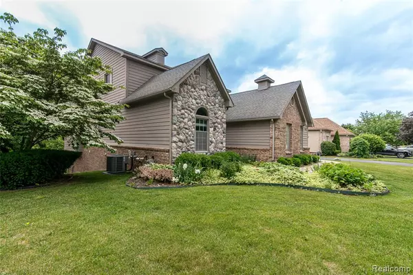 Milford, MI 48381 4502,1093 Eagle Nest Drive