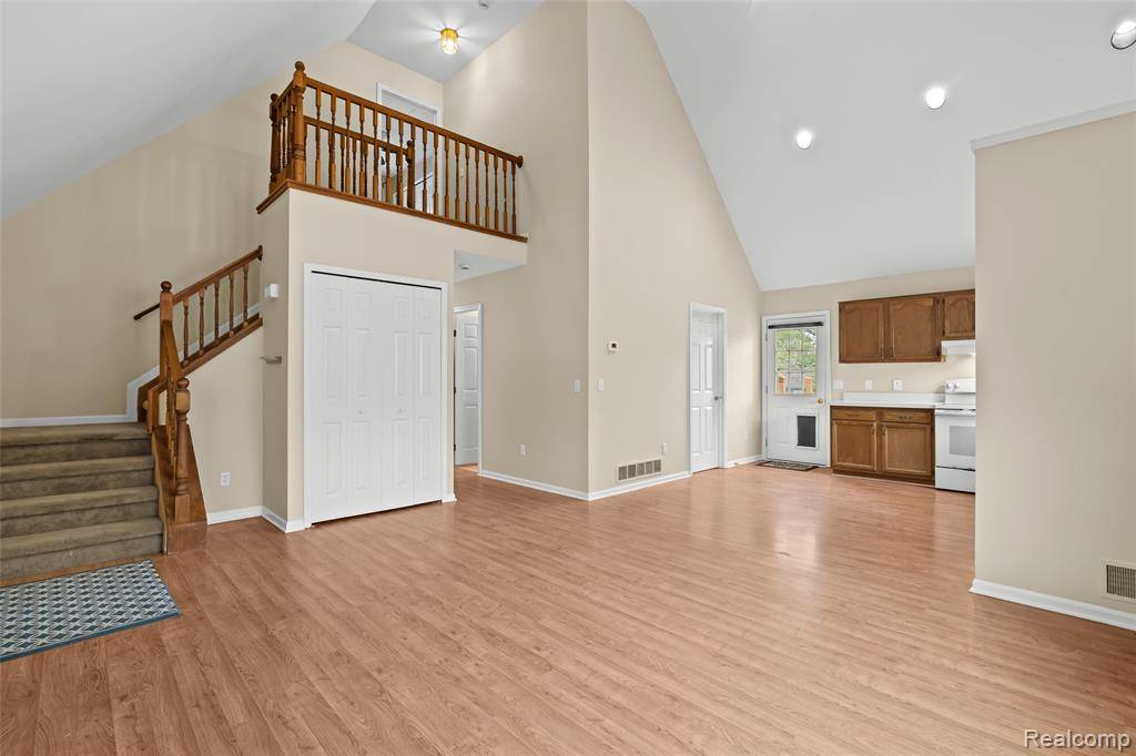 Waterford, MI 48328 4033,3819 HAZELETT Drive