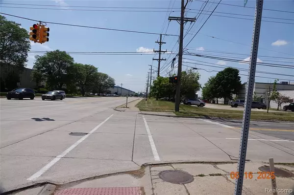 Warren, MI 48091 2639,6703 E 9 MILE Road