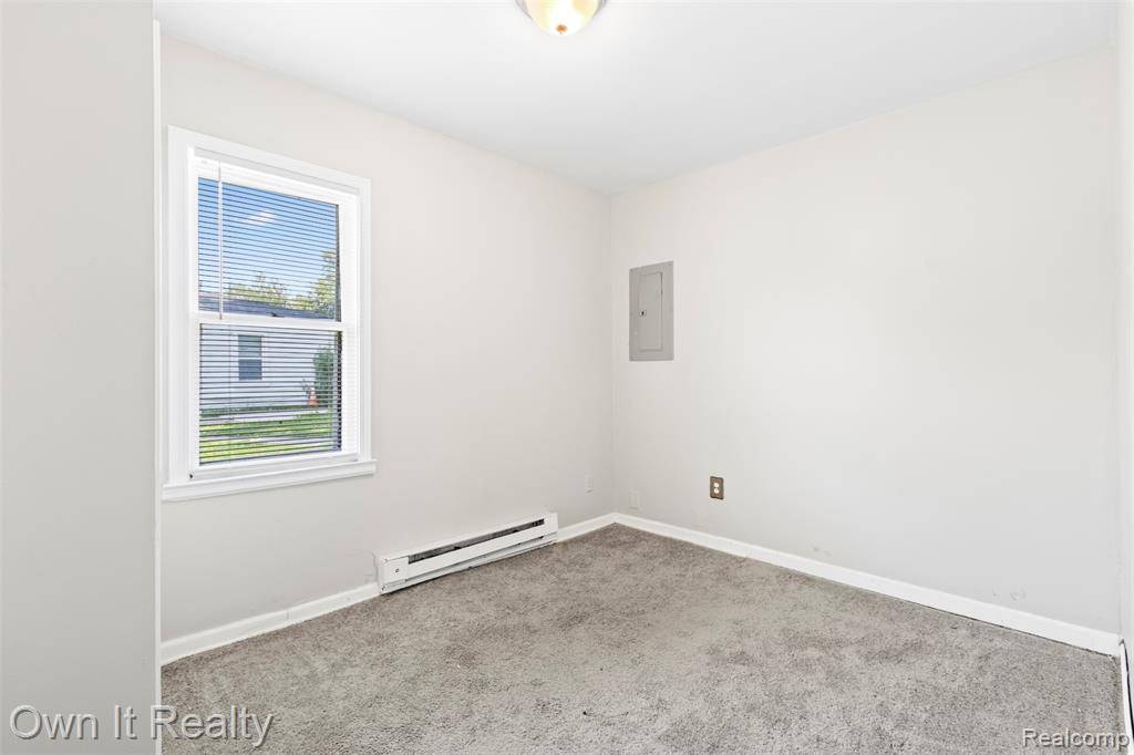 Clinton Township, MI 48089 4942,12408 Sarsfield Avenue