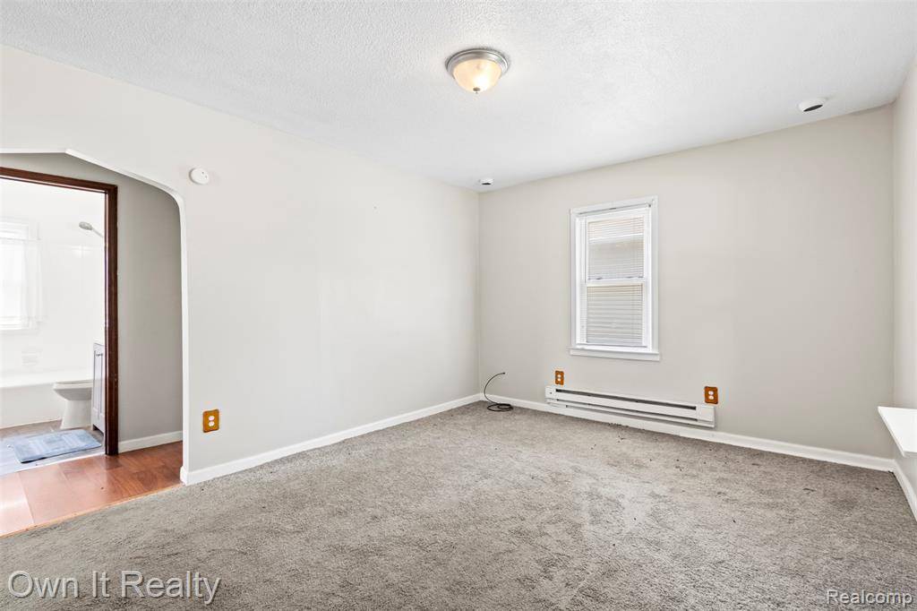 Clinton Township, MI 48089 4942,12408 Sarsfield Avenue