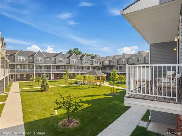 Auburn Hills, MI 48326 3988,3947 Trailwaycommons Circle