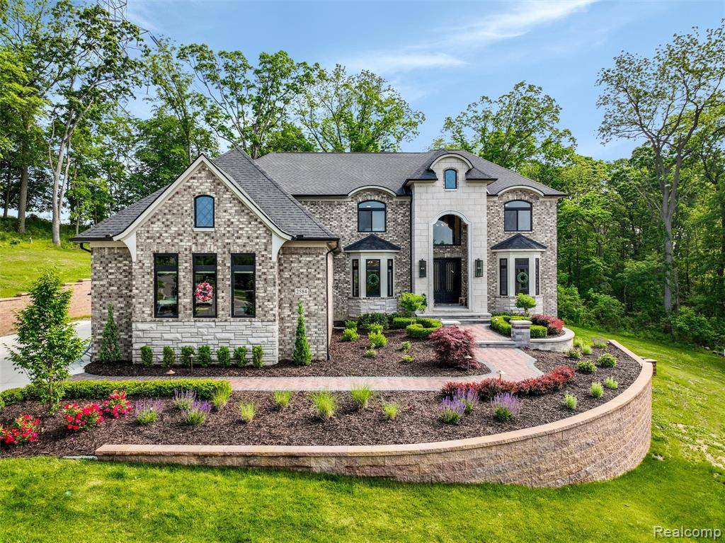 Rochester, MI 48306 4948,2584 Heights View Court