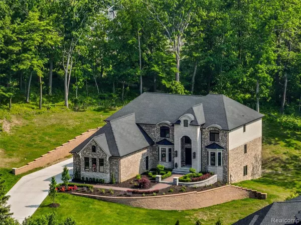 Rochester, MI 48306 4948,2584 Heights View Court