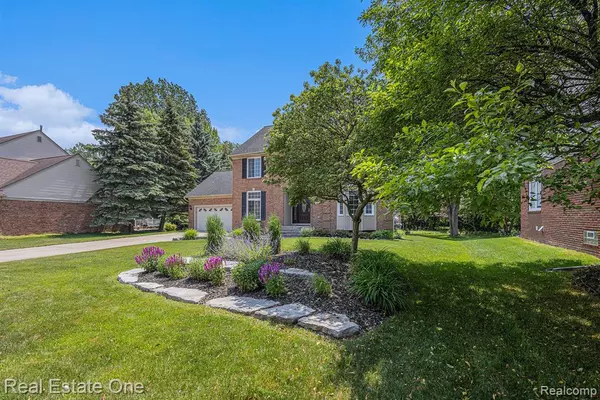 Troy, MI 48085 1145,2842 Manorwood Drive