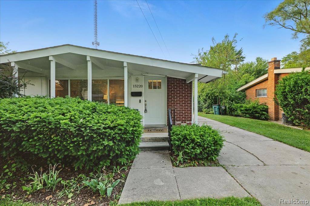 Oak Park, MI 48237 1554,15220 KENTON Street