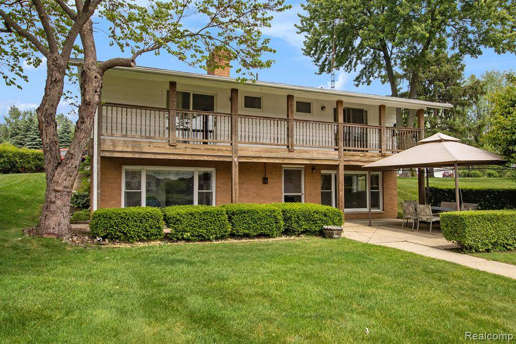 Fenton, MI 48430 1101,1365 Blue Water Drive