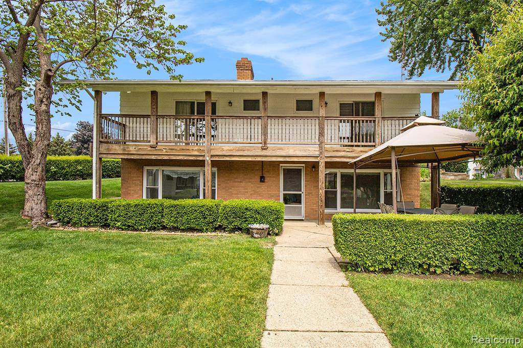 Fenton, MI 48430 1101,1365 Blue Water Drive