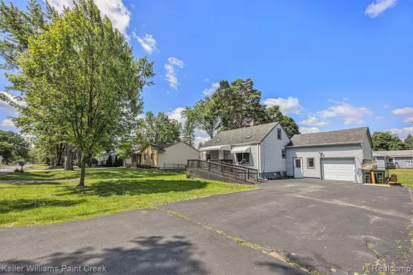 Rochester Hills, MI 48307 4660,2732 Weaverton