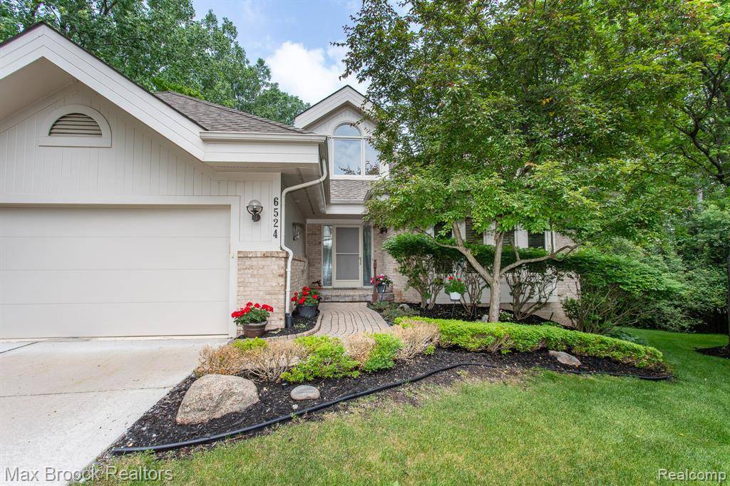 West Bloomfield, MI 48322 4708,6524 Pleasant Lake Court