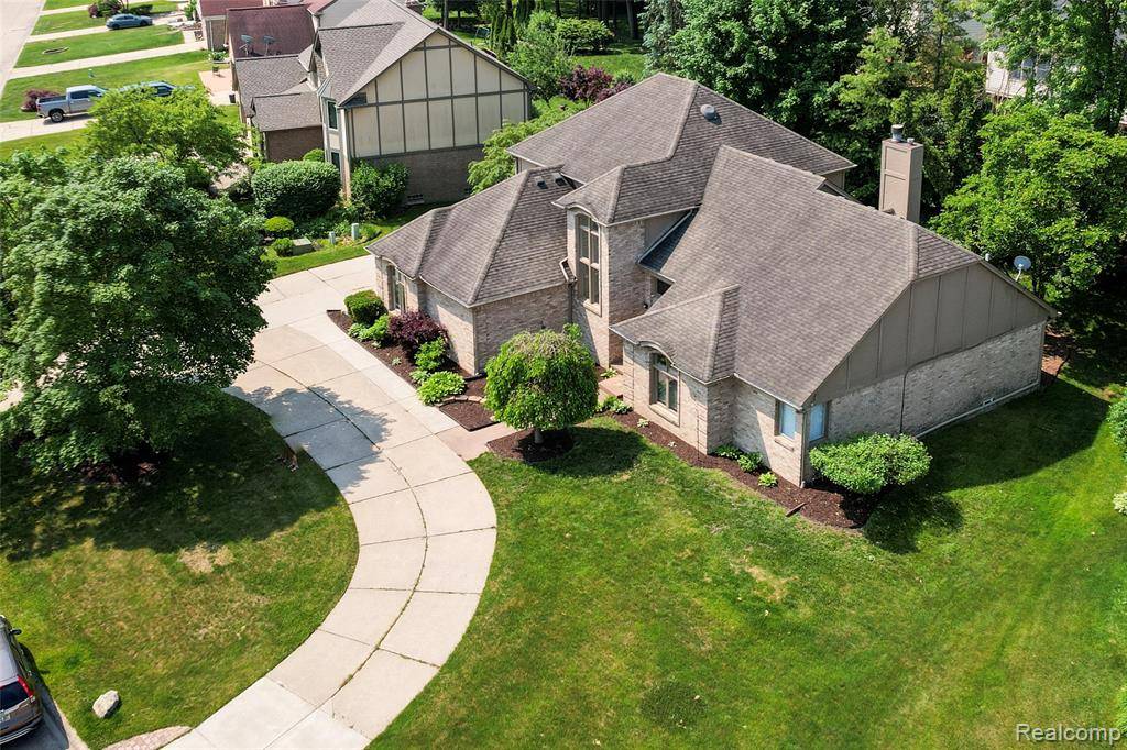 Farmington Hills, MI 48331 5914,30753 Sunderland Drive