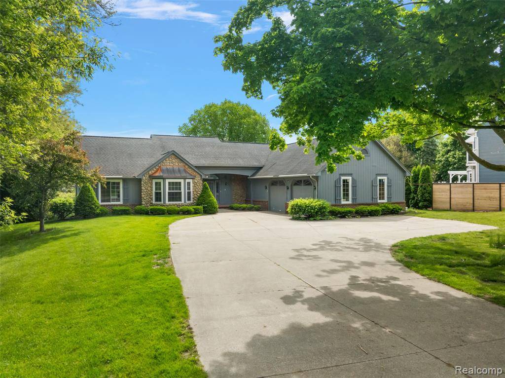 Lake Orion, MI 48362 2222,385 JOSLYN Road