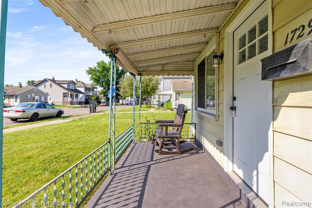 Melvindale, MI 48122 1327,17295 Dora Street
