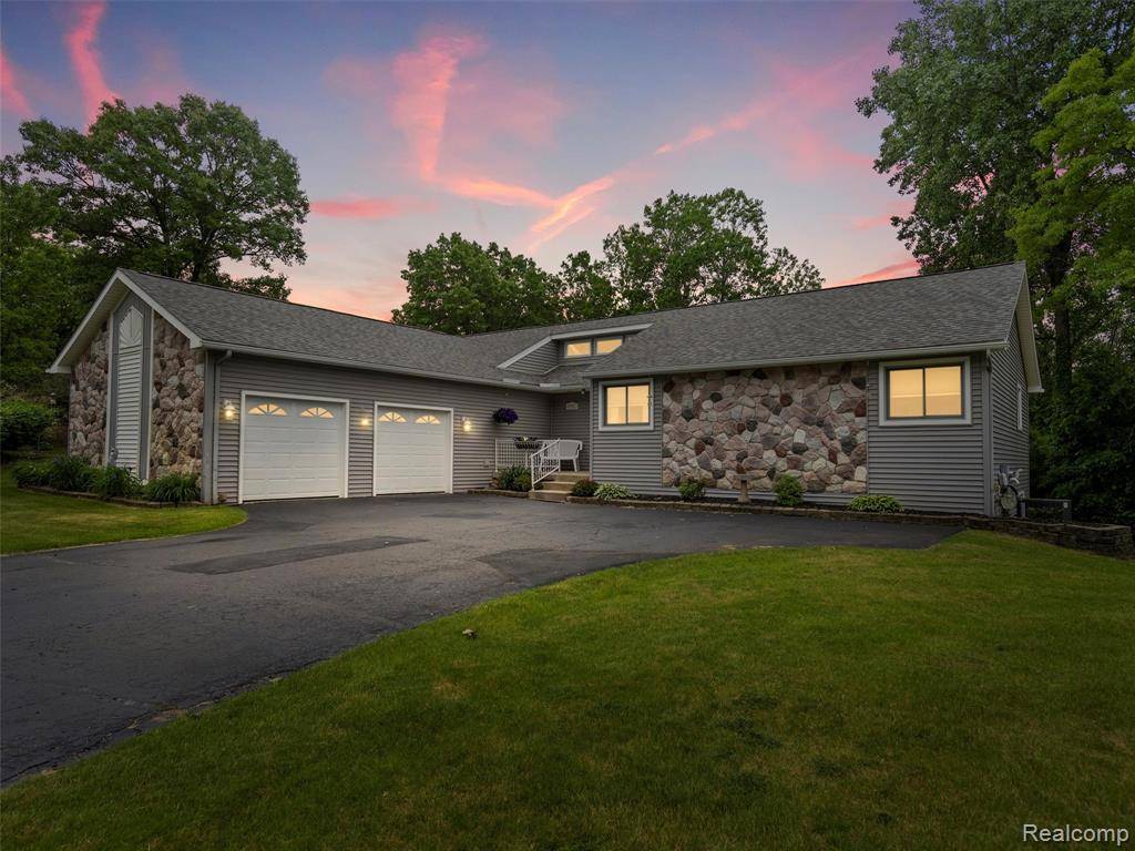 Clarkston, MI 48346 2663,4960 Paula Avenue