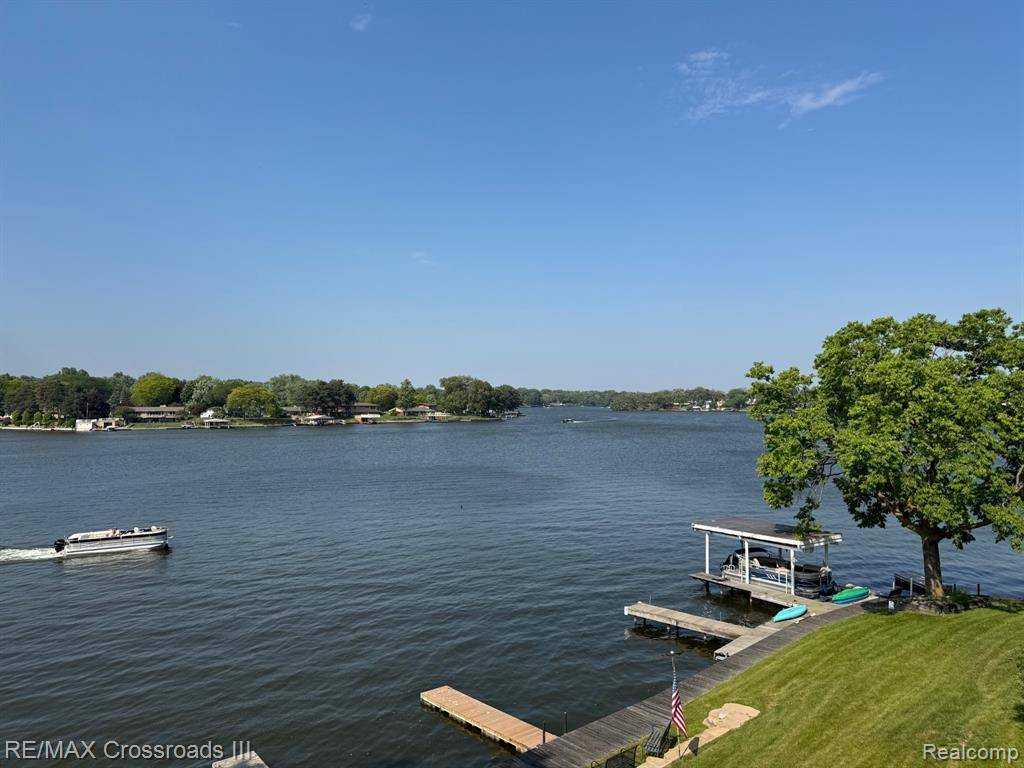Belleville, MI 48111 2672,250 N Liberty Street