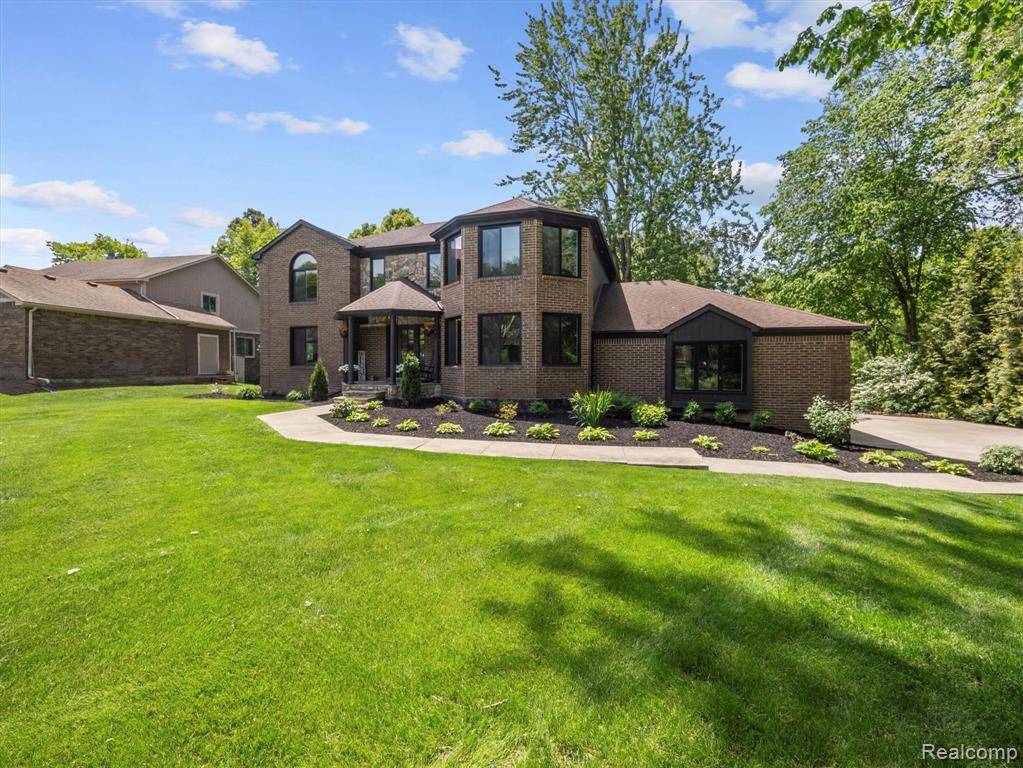 Commerce Twp, MI 48382 1019,5695 Deerwood