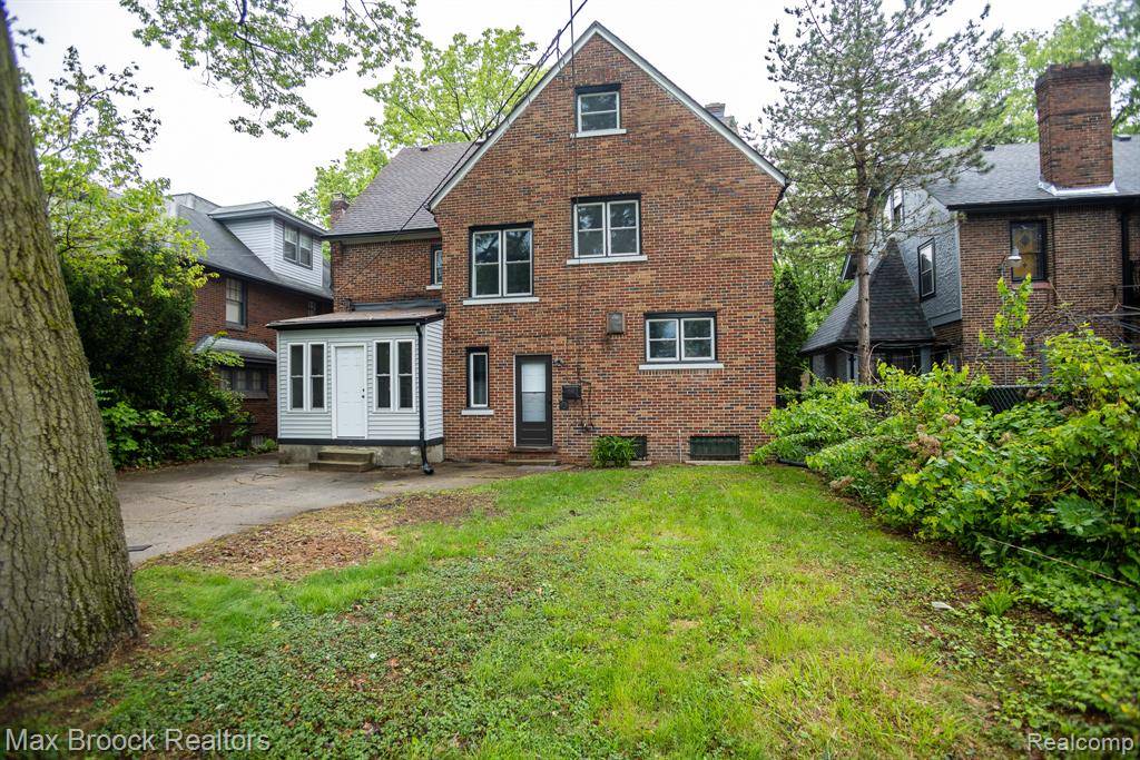 Detroit, MI 48221 2715,17352 Parkside Street