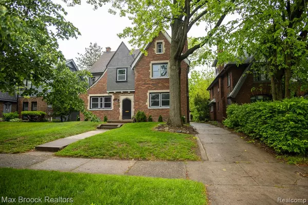 Detroit, MI 48221 2715,17352 Parkside Street