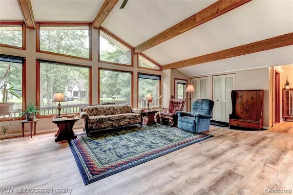 Commerce Twp, MI 48382 3779,1845 Portlock Avenue