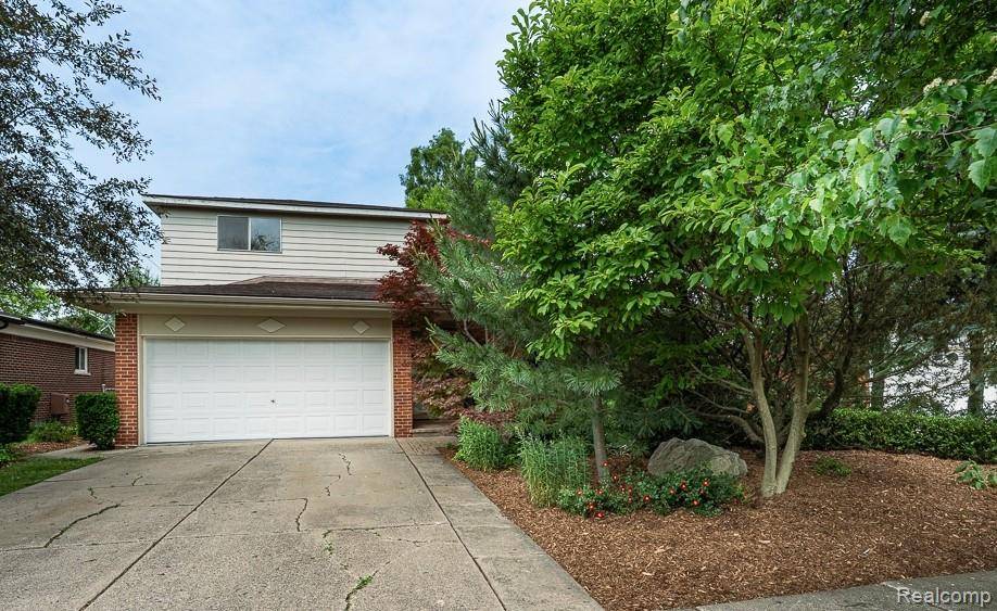 32353 Gainsborough Drive, Warren, MI 48088 6916