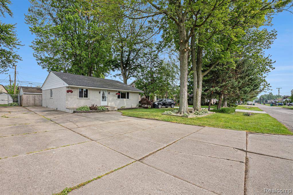 Harrison Twp, MI 48045 2725,38336 MALLAST Street