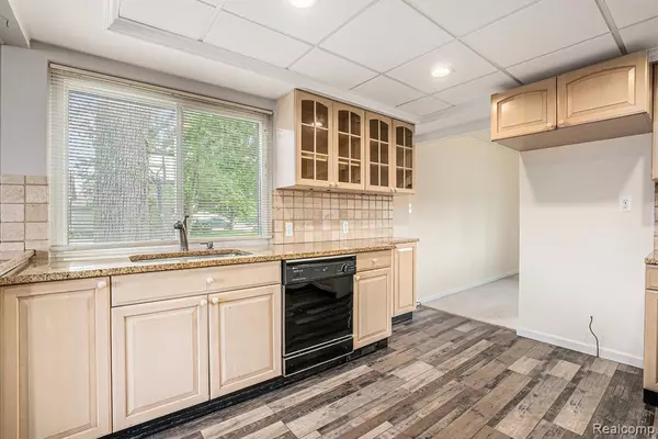 Harrison Twp, MI 48045 2725,38336 MALLAST Street