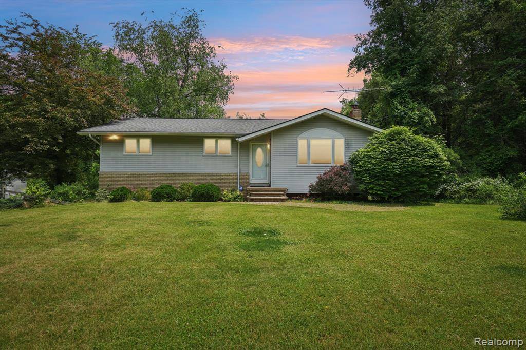 2701 Lakeville Road, Oxford, MI 48370 2428