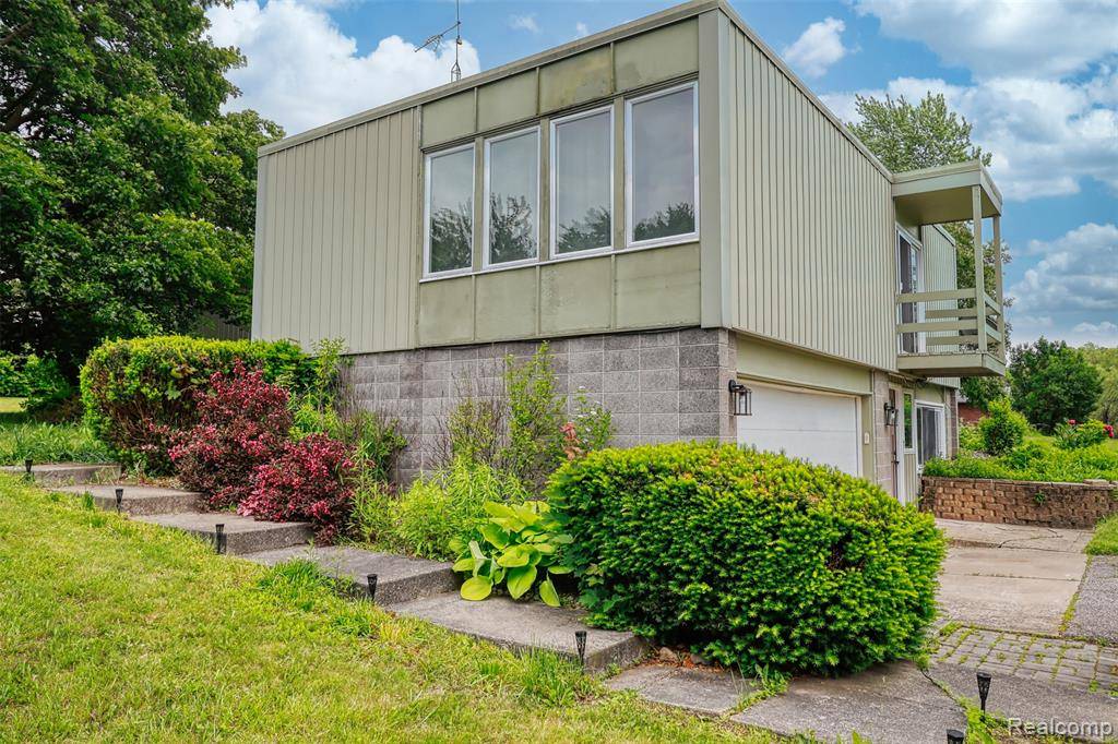 5215 Scenicvue Drive, Flint, MI 48532 2357