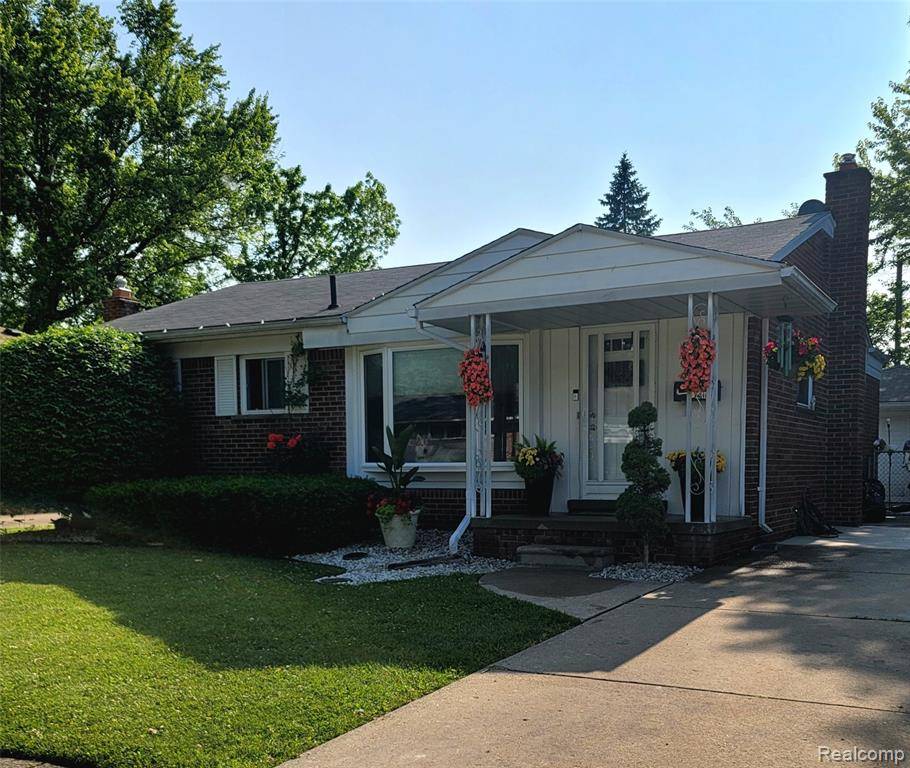 29112 Elmwood Court, Saint Clair Shores, MI 48081 3005