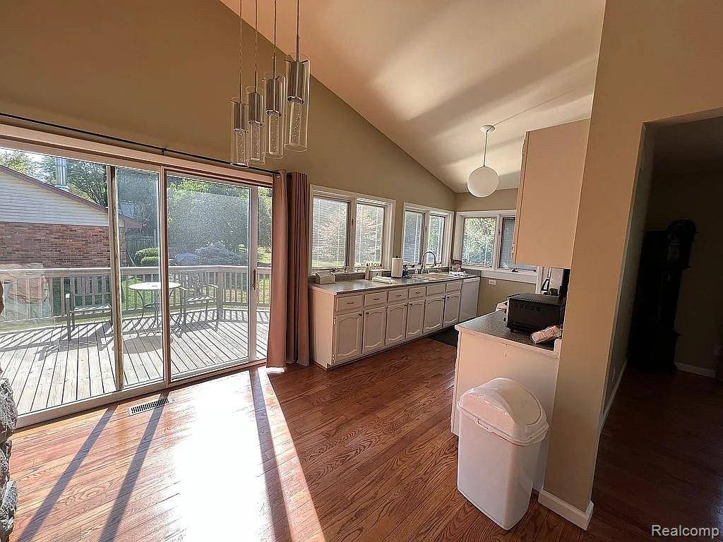 Troy, MI 48304 1625,2770 Colonial Way