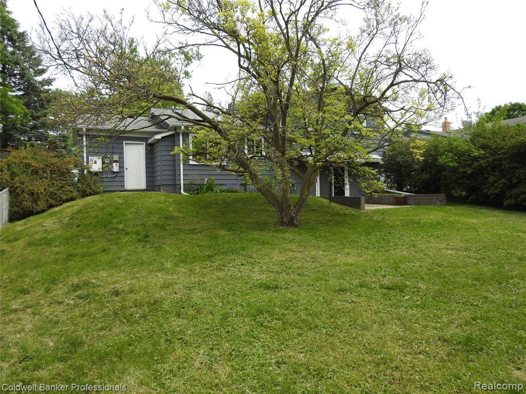 Waterford, MI 48329 4173,3267 Van Campen Drive