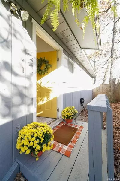 732 N Conklin Road, Lake Orion, MI 48362 1708