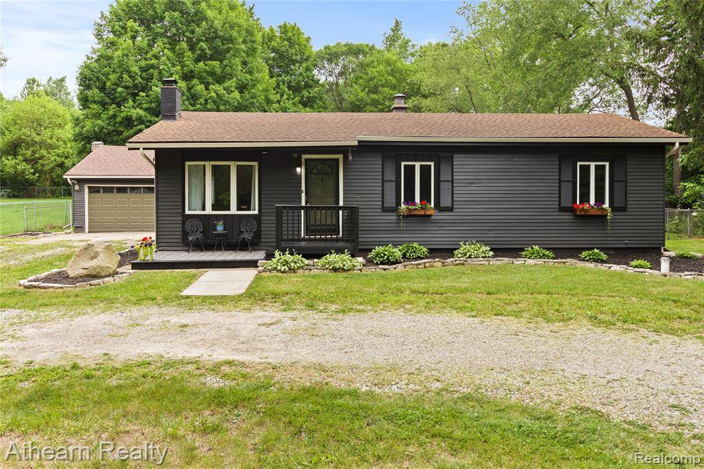 Fenton, MI 48430 9229,10129 Nimphie Road