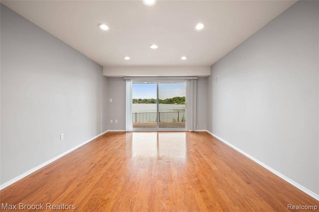 Bloomfield Hills, MI 48302 0274,1974 KLINGENSMITH Road