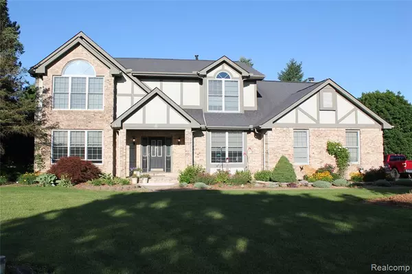 Saline, MI 48176 9269,300 Crestway Court