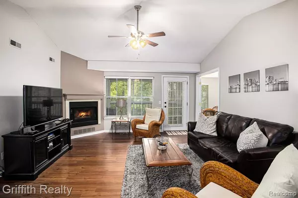Howell, MI 48843 6106,1217 Curzon Court