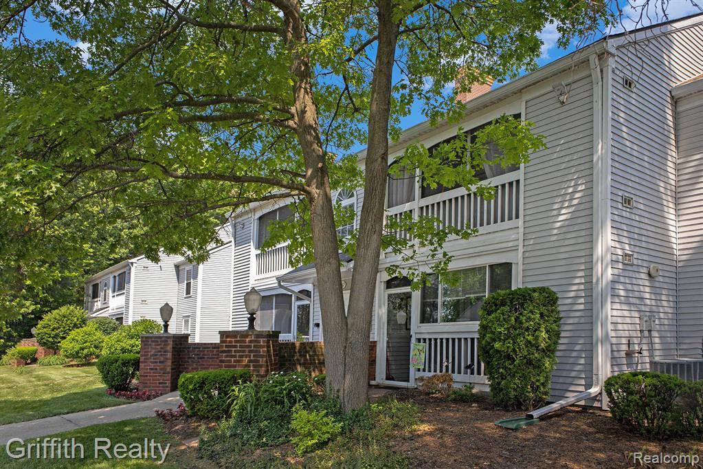 1217 Curzon Court, Howell, MI 48843 6106