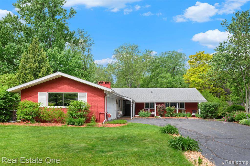 Troy, MI 48084 1265,3183 Oakhill Drive