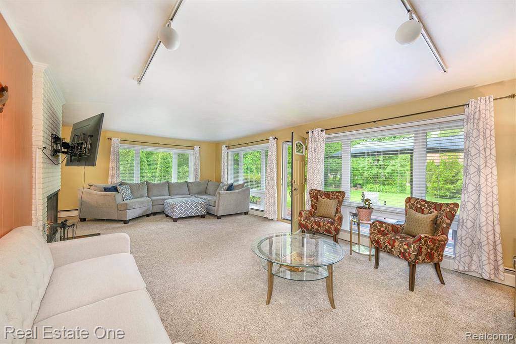 Troy, MI 48084 1265,3183 Oakhill Drive