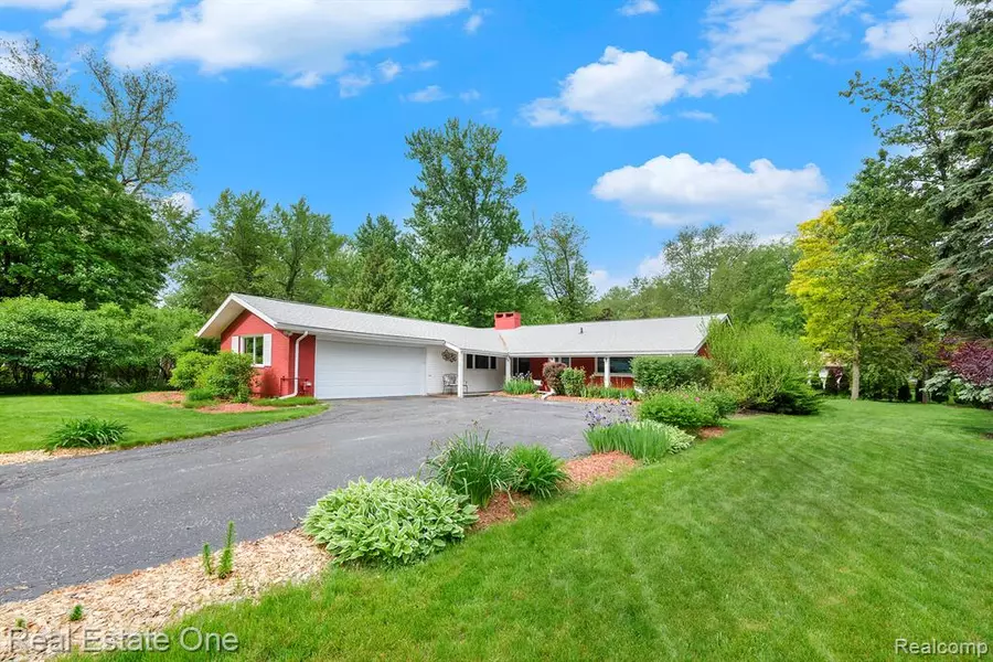 3183 Oakhill Drive, Troy, MI 48084 1265