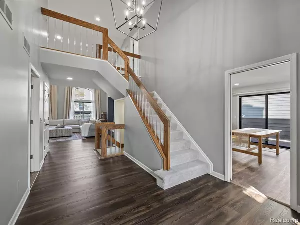 Bloomfield Hills, MI 48304 1462,2470 Inglehill Pointe