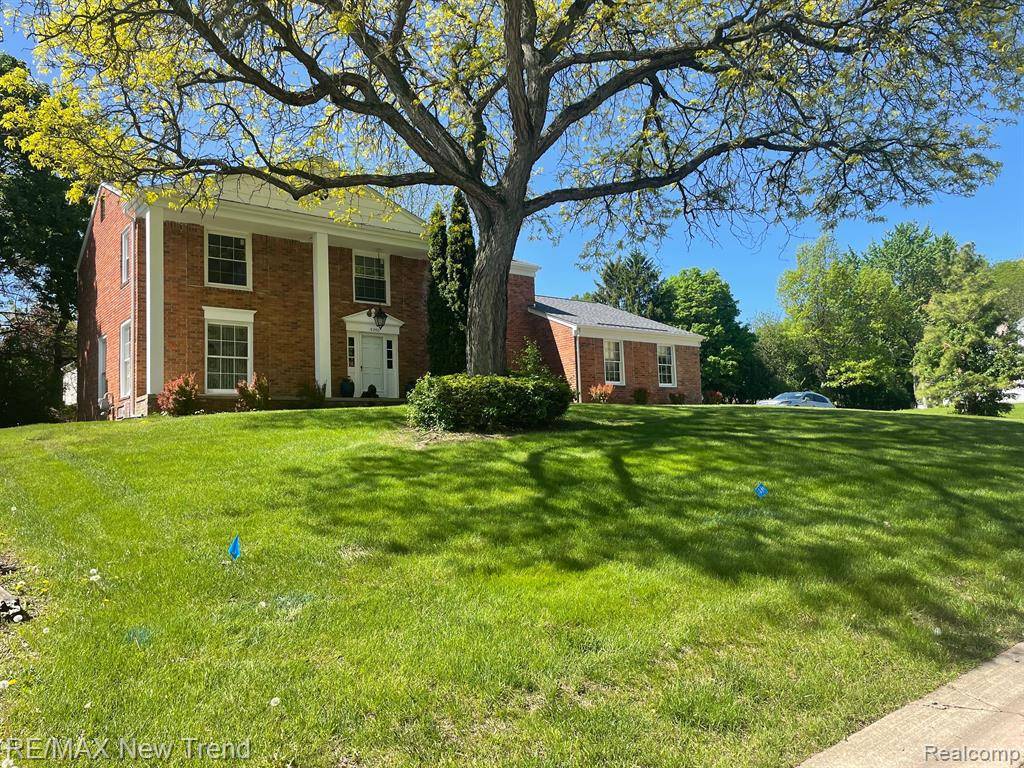 5250 Hardwoods Drive, West Bloomfield, MI 48323 2738